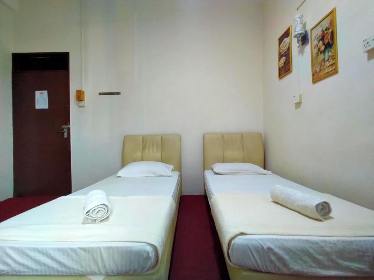 Spot On 89994 Rz Gold Hotel Kuala Kerai Kültér fotó