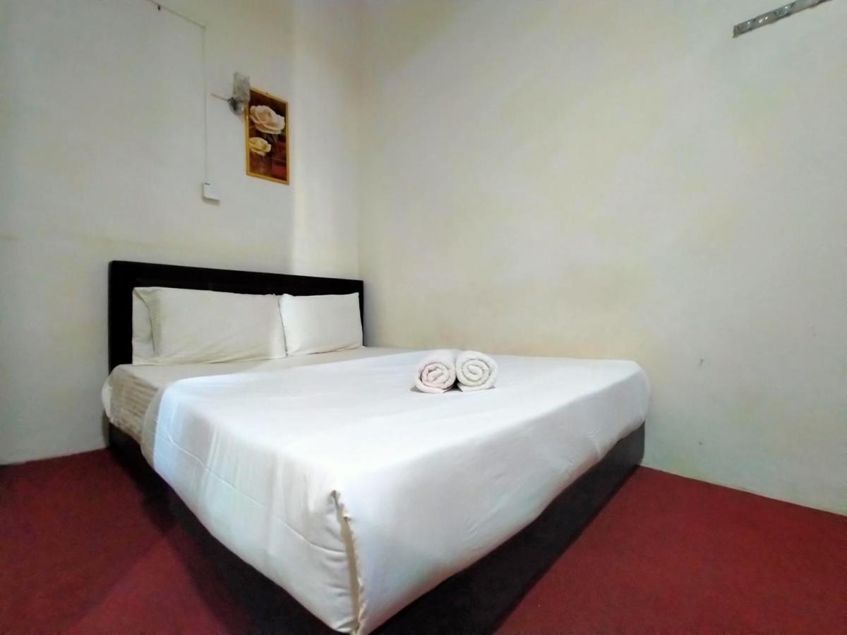Spot On 89994 Rz Gold Hotel Kuala Kerai Kültér fotó